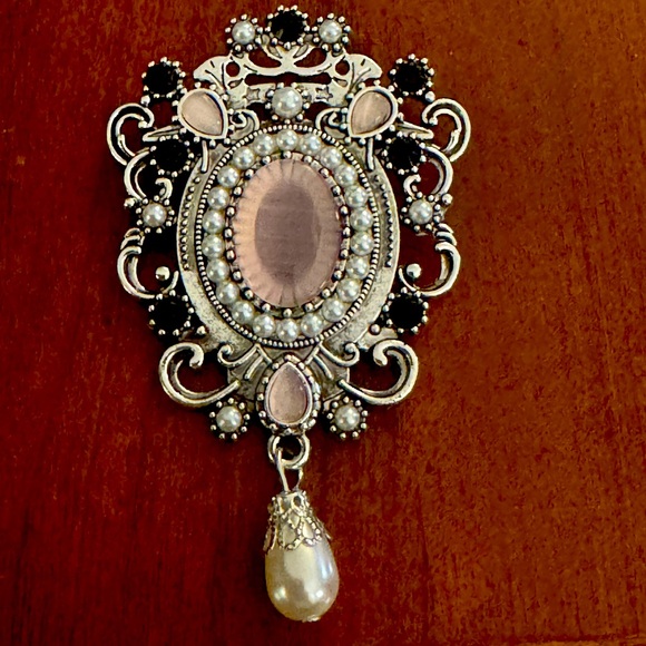 Vintage Style With Faux Pink Gemstone Inlay - Faux Pearl, Palace Brooch, Pin - Picture 5 of 7